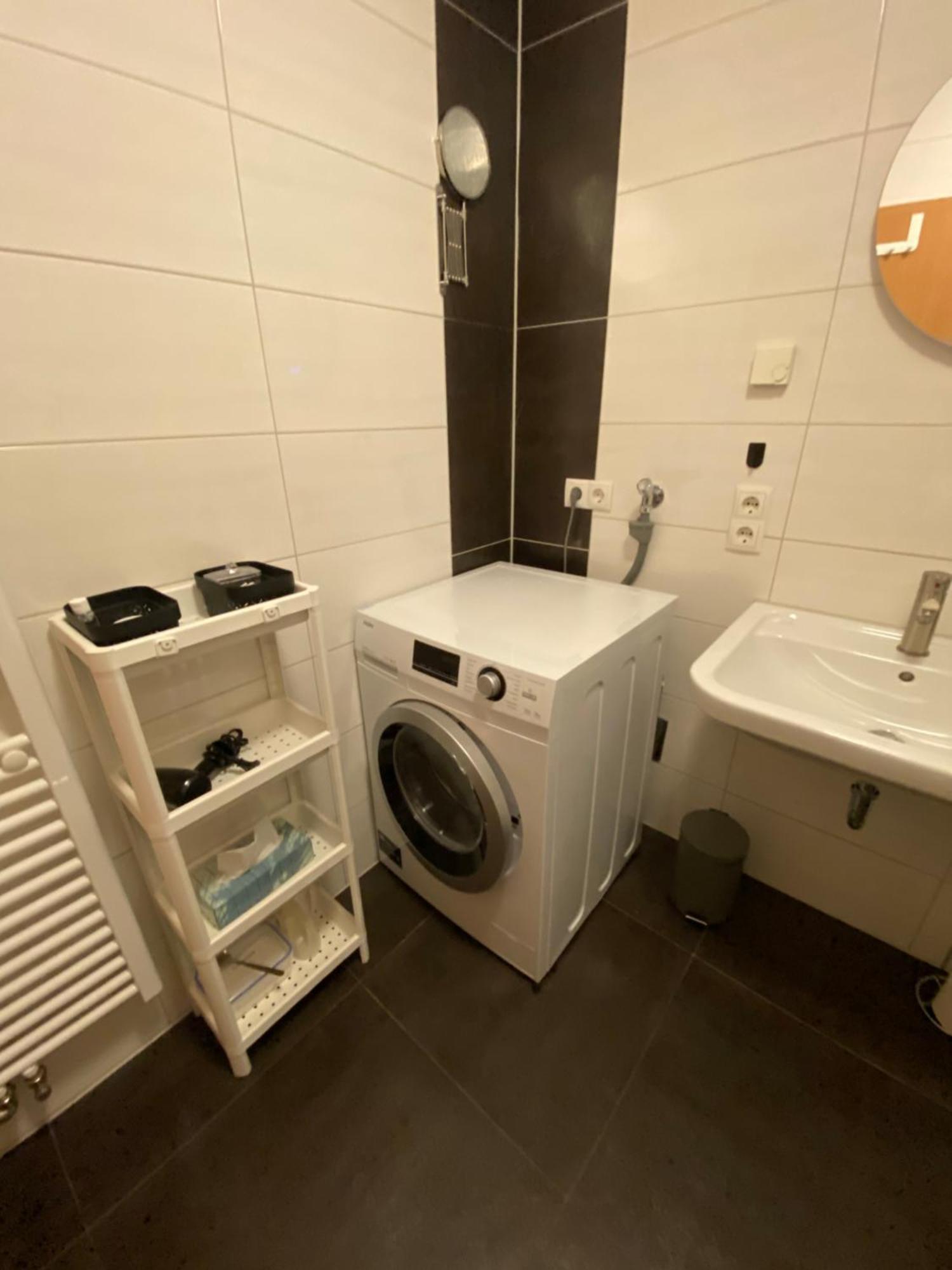 Gross, Modern, Vollausgestattet, Gemuetlich Mit Kueche Und Parkplatz Fuer Urlaub Oder Business Apartment Kettig Exterior photo