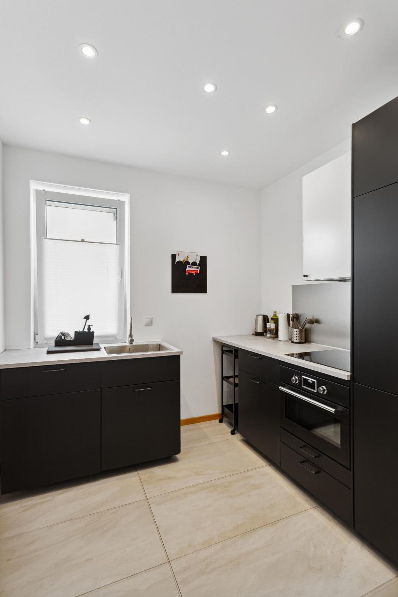 Gross, Modern, Vollausgestattet, Gemuetlich Mit Kueche Und Parkplatz Fuer Urlaub Oder Business Apartment Kettig Exterior photo