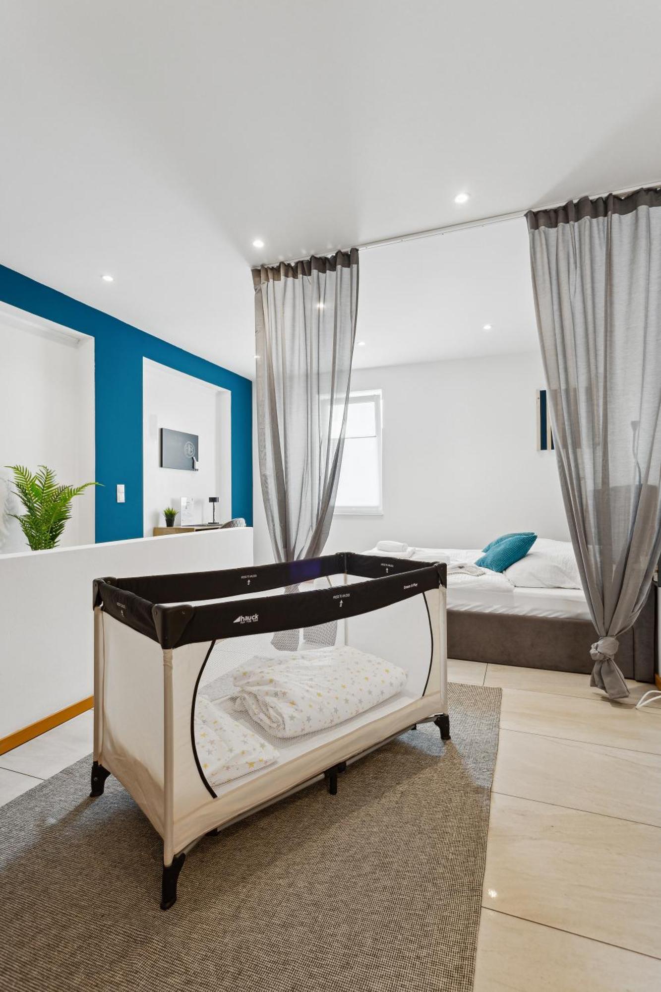 Gross, Modern, Vollausgestattet, Gemuetlich Mit Kueche Und Parkplatz Fuer Urlaub Oder Business Apartment Kettig Exterior photo